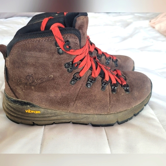 Danner 600 sz 7.5 women's hiking boots, brown - Picture 2 of 5